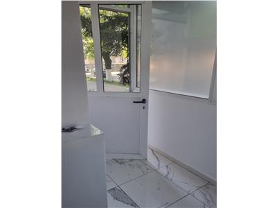 Spațiu comercial de inchiriat in zona centrală - ideal pentru cabinet medical, langă Clinica Papitest sau biroiri