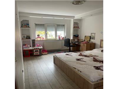 Apartament 3 camere de vanzare - Lenin Sud, etaj 3, decomandat, mobilat