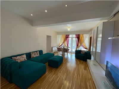Apartament 2 camere de vanzare-zonă centrală, bloc nou, terasă generoasă și garaj subteran