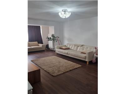 Apartament 3 camere de vanzare - zonă centrală, mobilat și utilat.