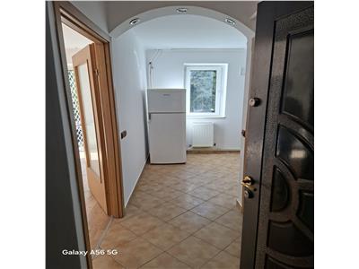 Apartament 2 camere de inchiriat, cu intrare din alee și teren concesionat