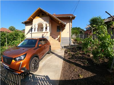 Casa situata in Popesti, comuna Golesti la 12 km de Rm.Valcea