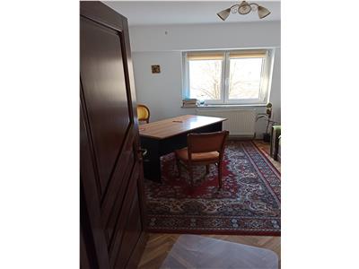 Inchiriere 2 camere dintr-un apartament cu 3 camere