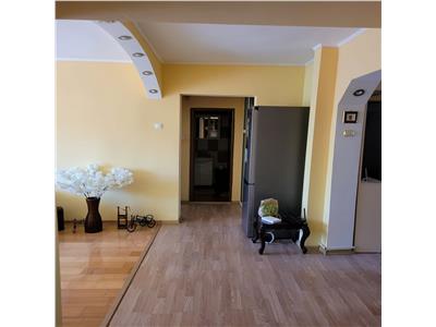 Apartament 4camere, etaj 3, zona Ostroveni