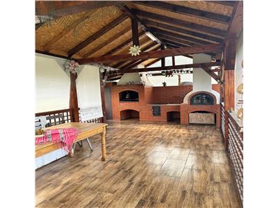 Imobil cu hală și teren 1.877 mp, cu deschidere de 24.50 ml la drumul național, zona Golești